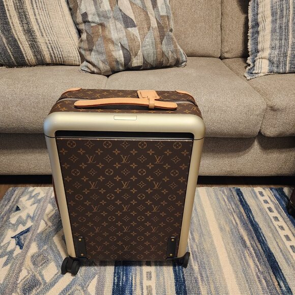 Louis Vuitton - Picture 3 of 7